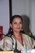 Shabana Azmi at Mukesh Batra_s Healing with Homeopothy book launch in Crossword, Kemps Corner on 21st Sept 2011 (23).JPG